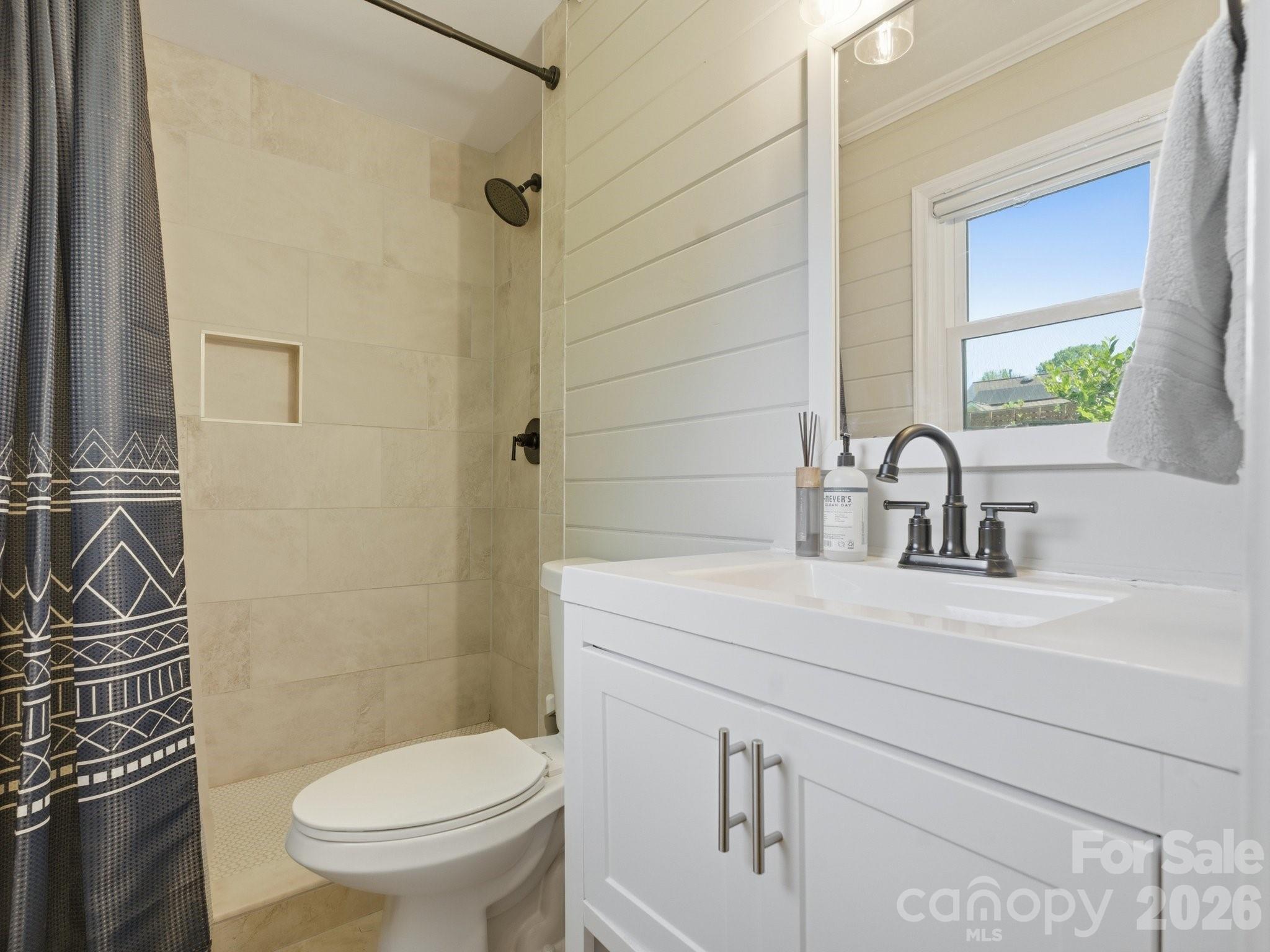 7516 Thorncliff Drive Charlotte NC 28210