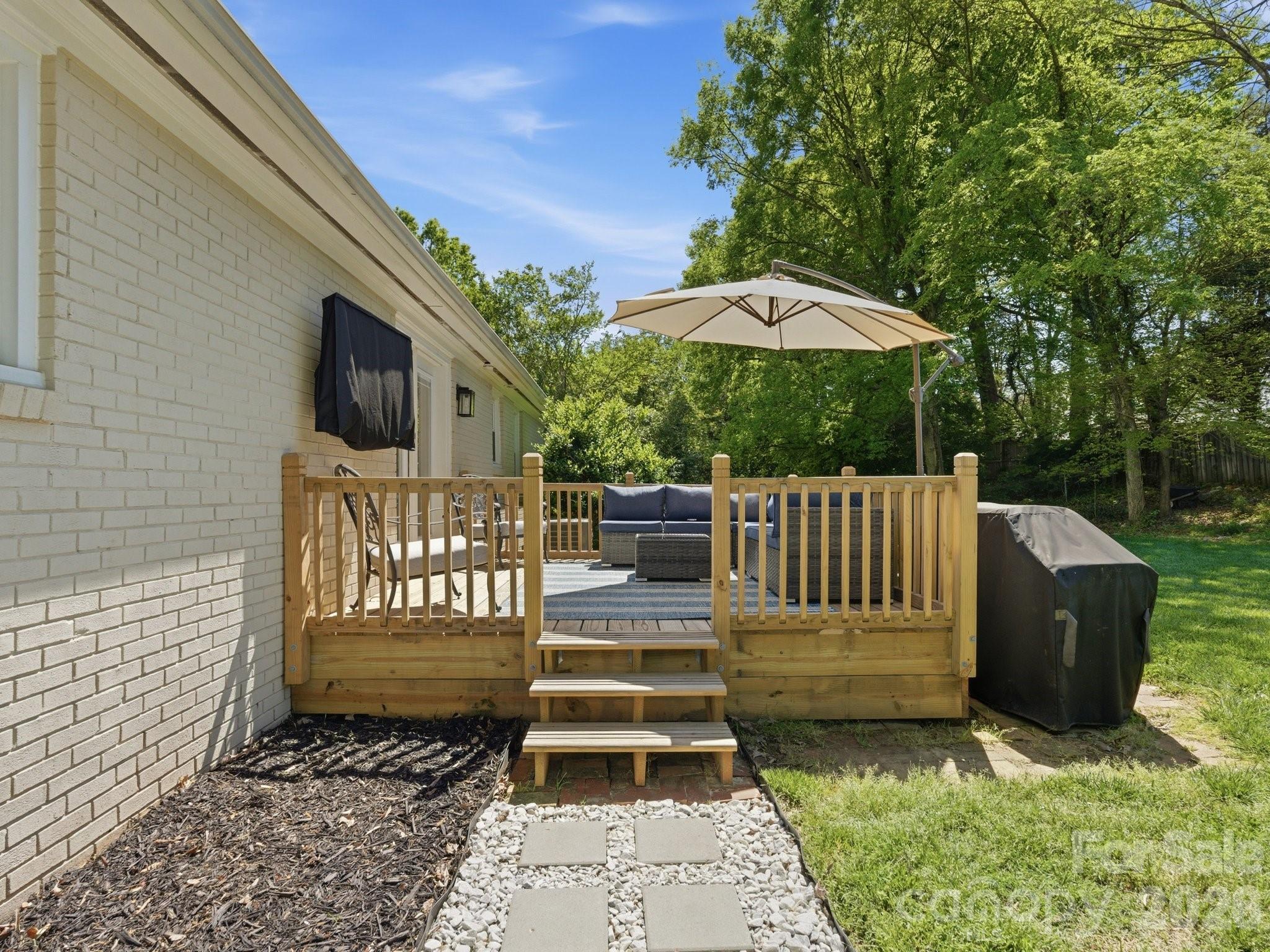 7516 Thorncliff Drive Charlotte NC 28210