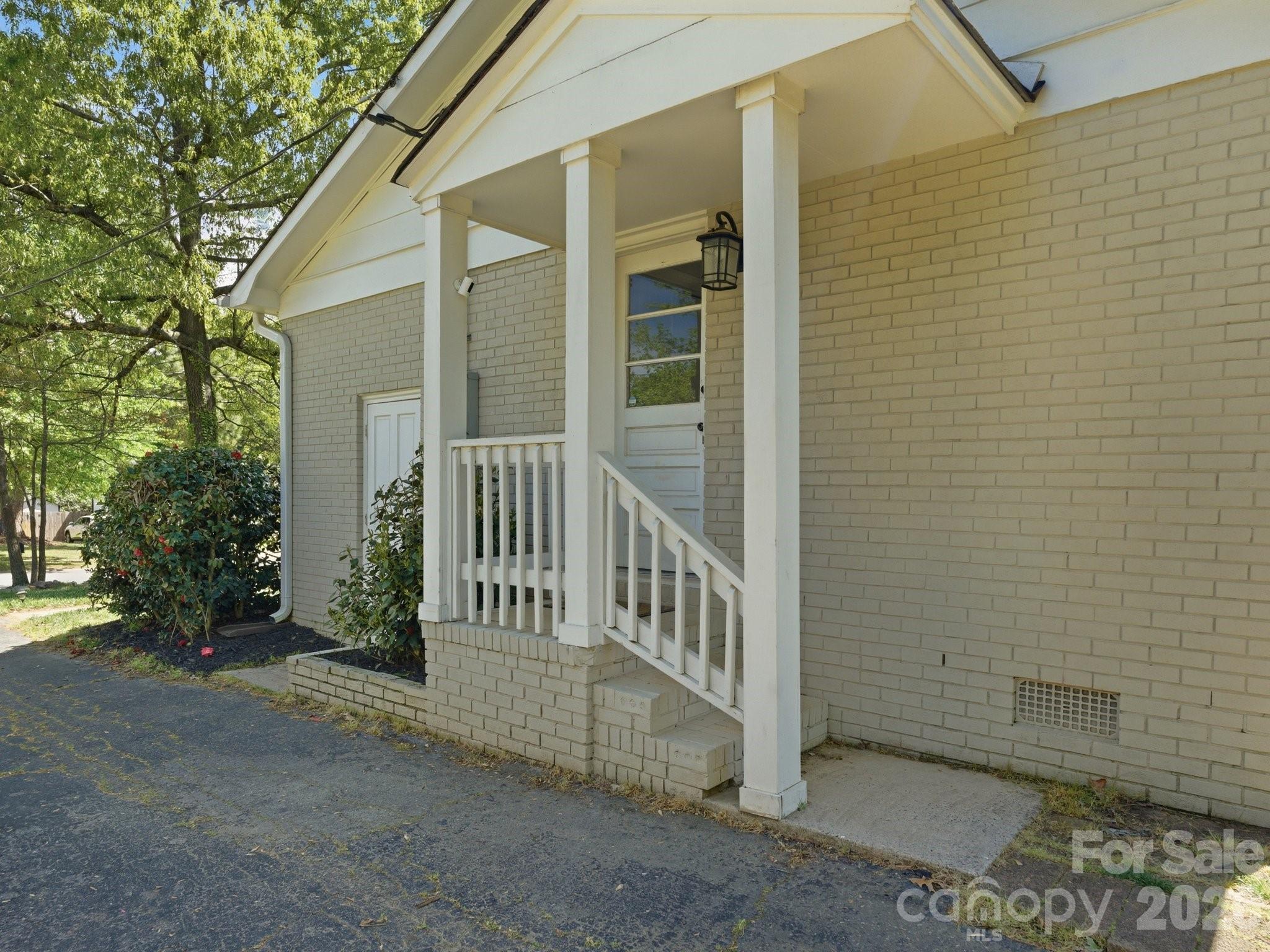 7516 Thorncliff Drive Charlotte NC 28210