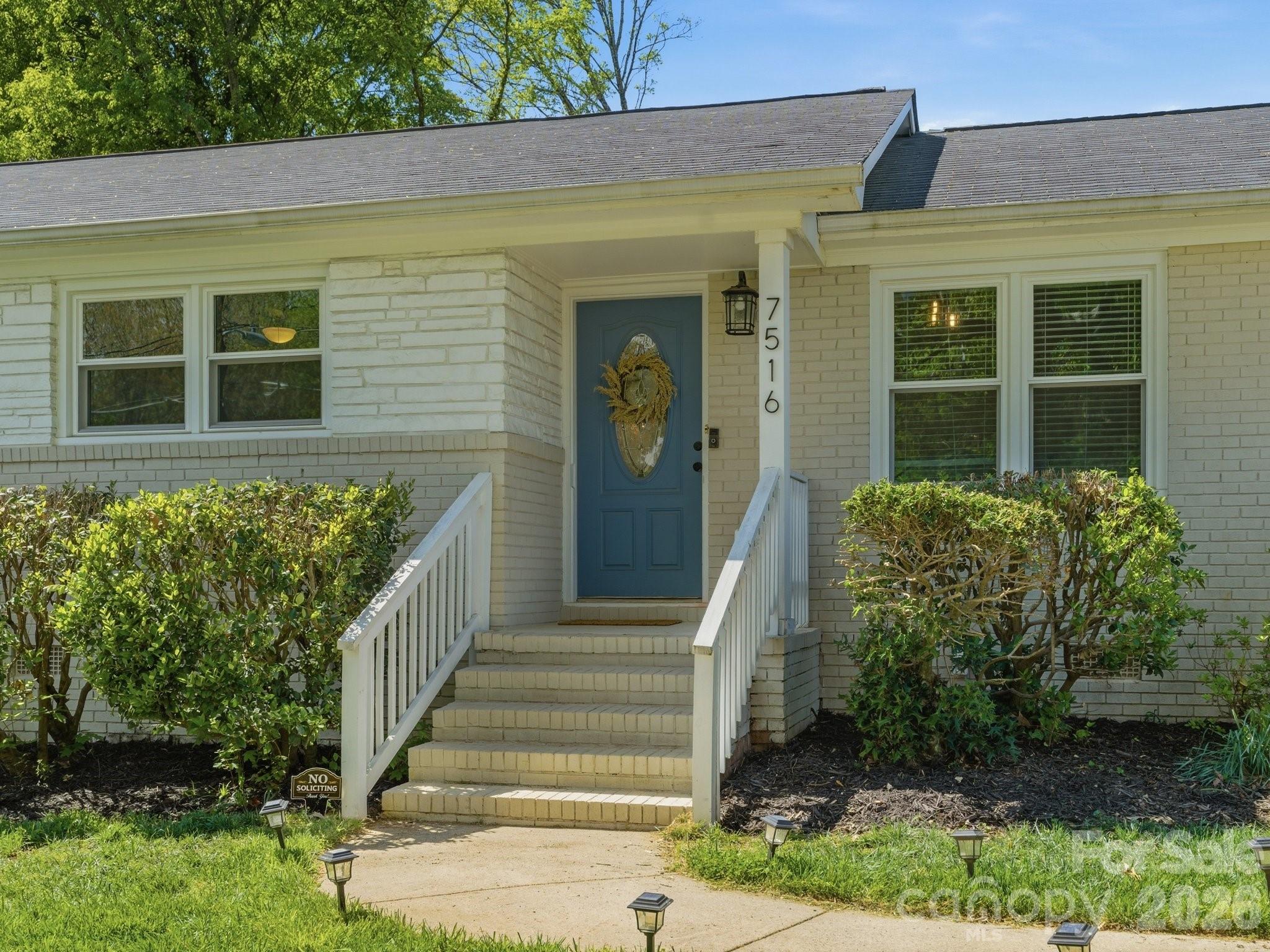 7516 Thorncliff Drive Charlotte NC 28210
