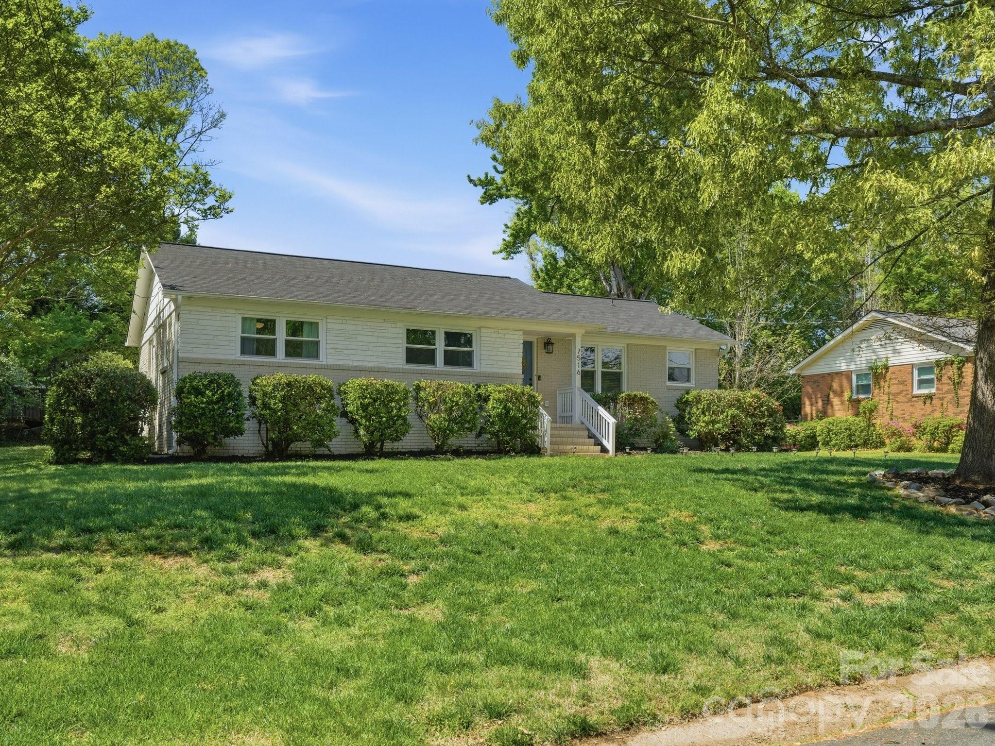 7516 Thorncliff Drive Charlotte NC 28210