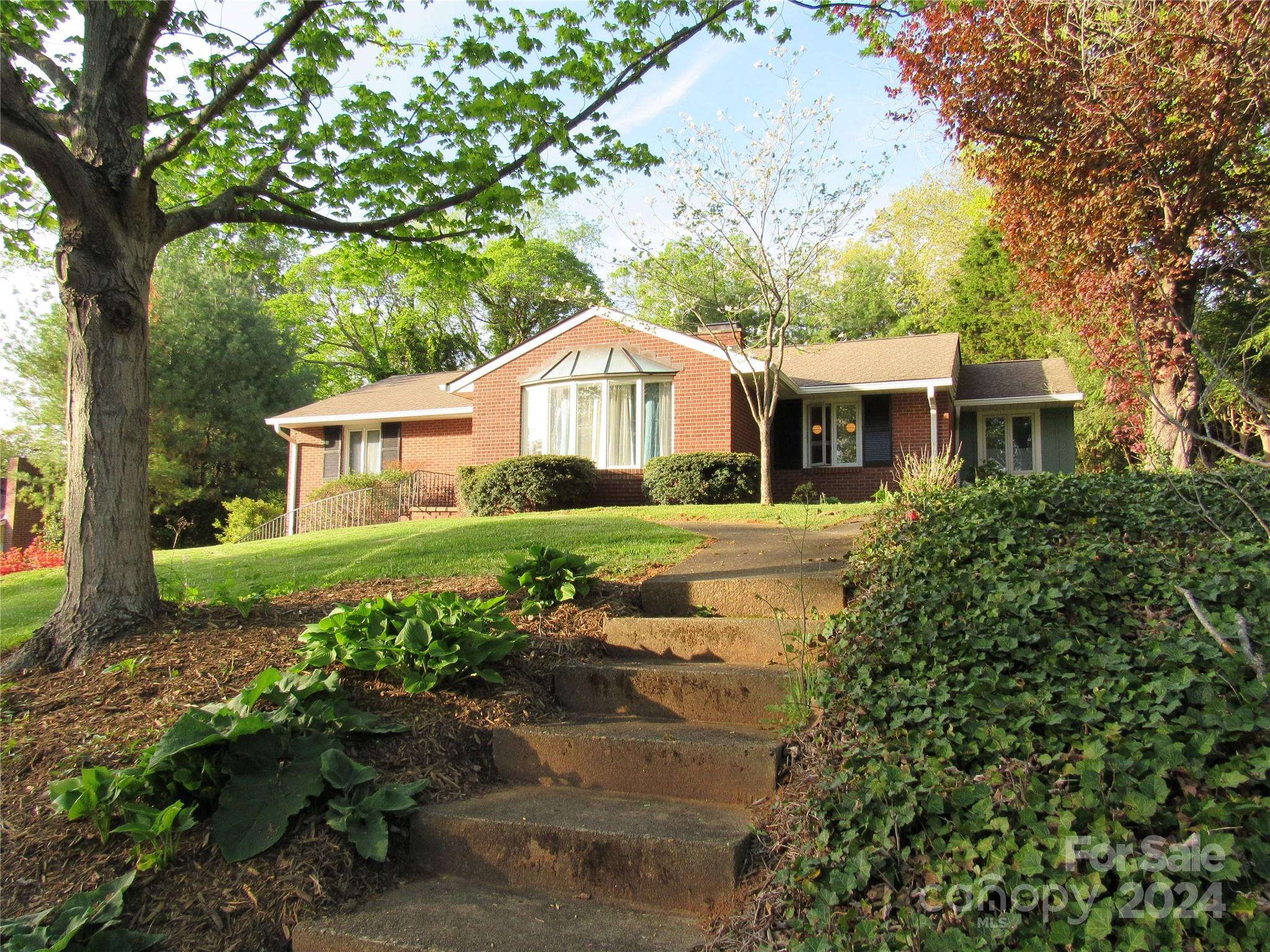 6 Woodcrest Road Asheville NC 28804
