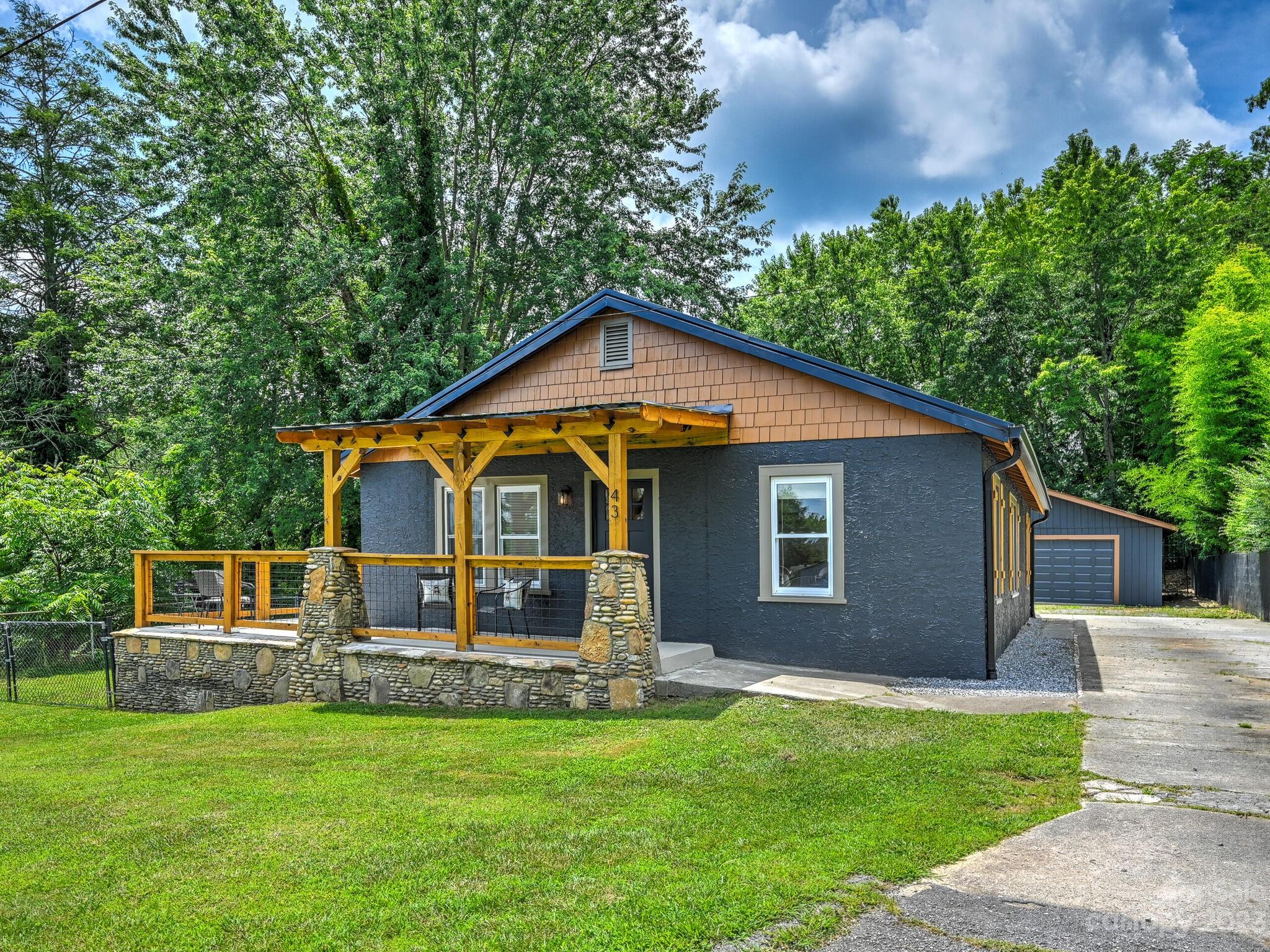 43 Ridgeway Avenue Etowah NC 28729