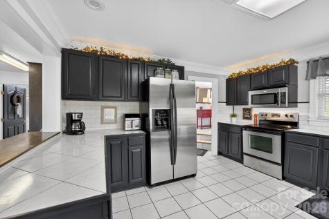 343 Hoyles Creek Road Dallas NC 28034