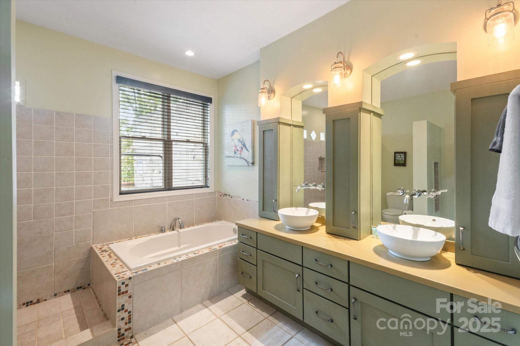 94 Davey Crockett Road Fairview NC 28730