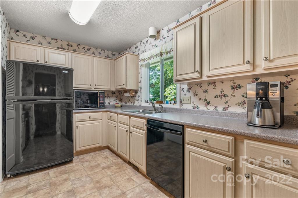 12 Glen Crest Drive Arden NC 28704