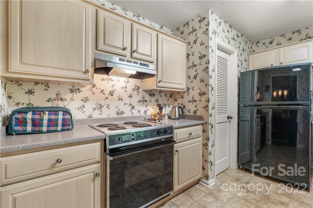 12 Glen Crest Drive Arden NC 28704