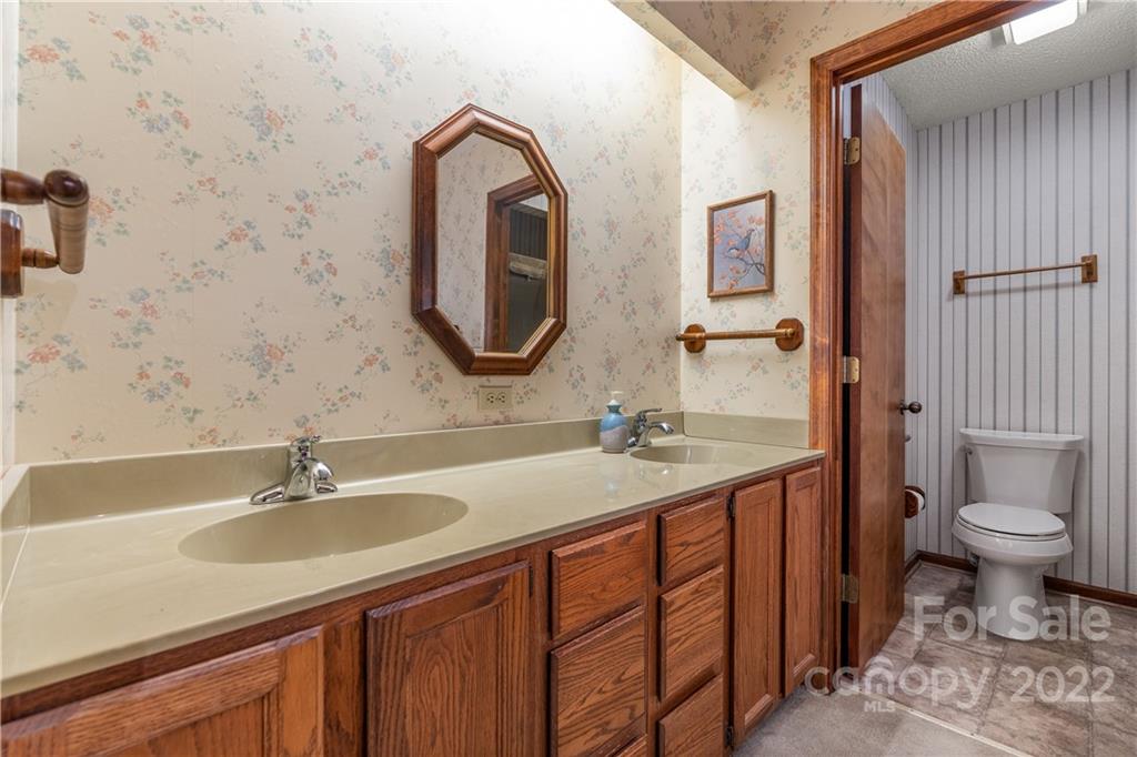 12 Glen Crest Drive Arden NC 28704