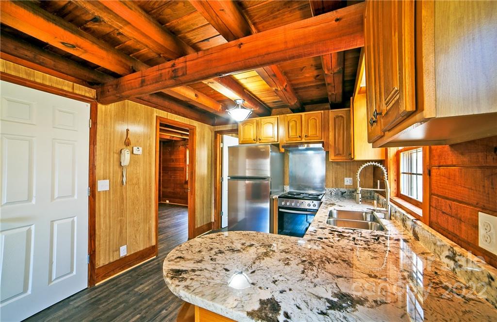 2614 Foster Creek Road Marshall NC 28753