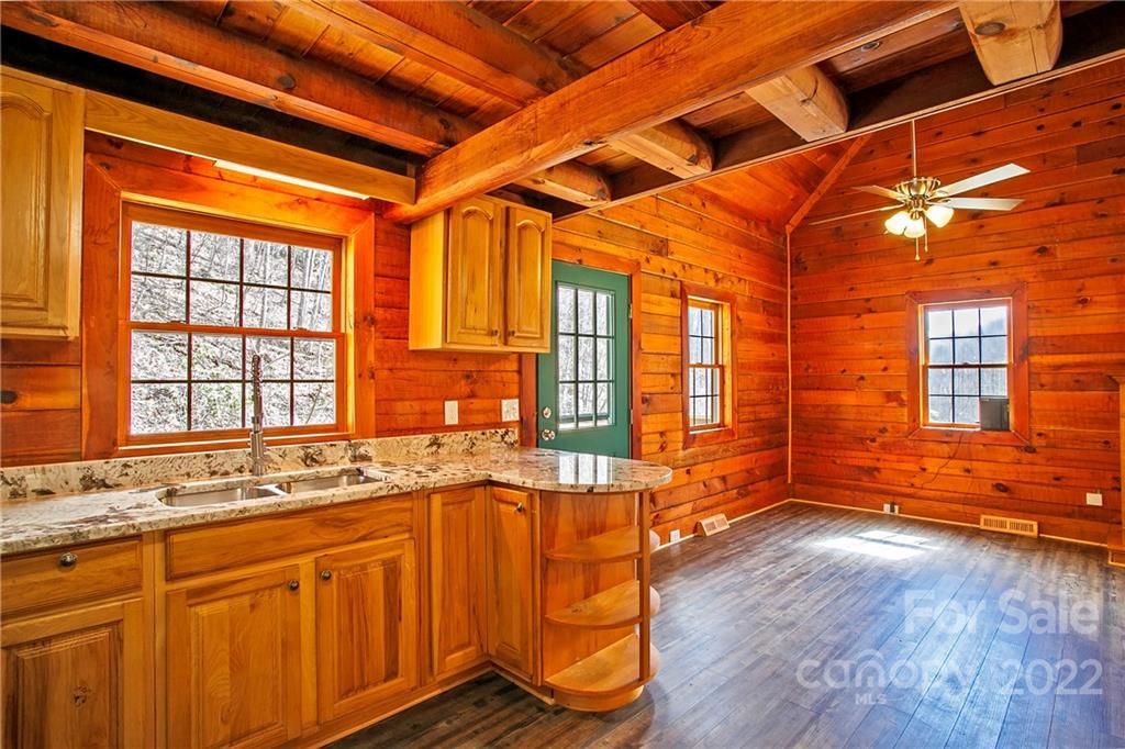 2614 Foster Creek Road Marshall NC 28753