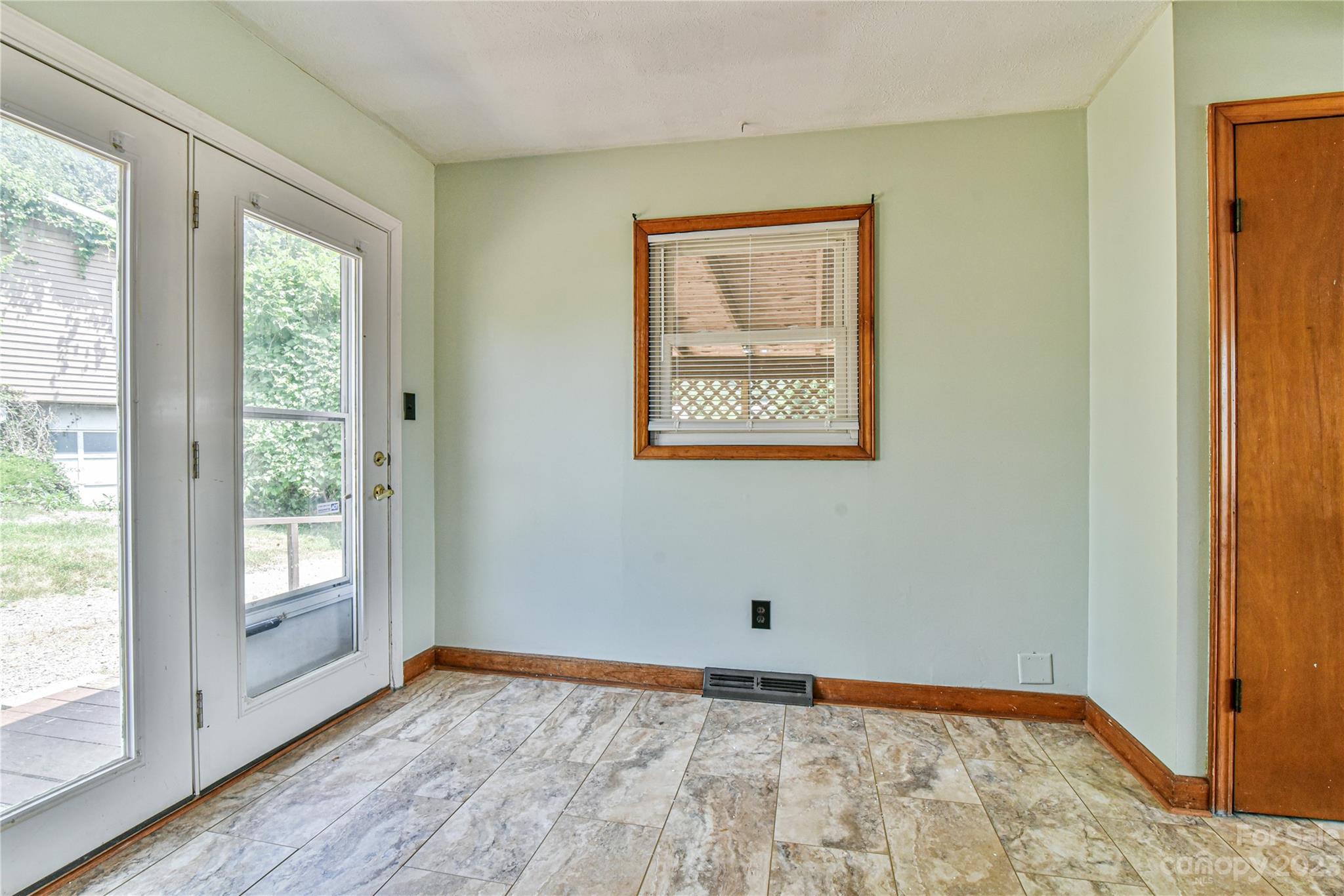 23 Holbrook Road Candler NC 28715