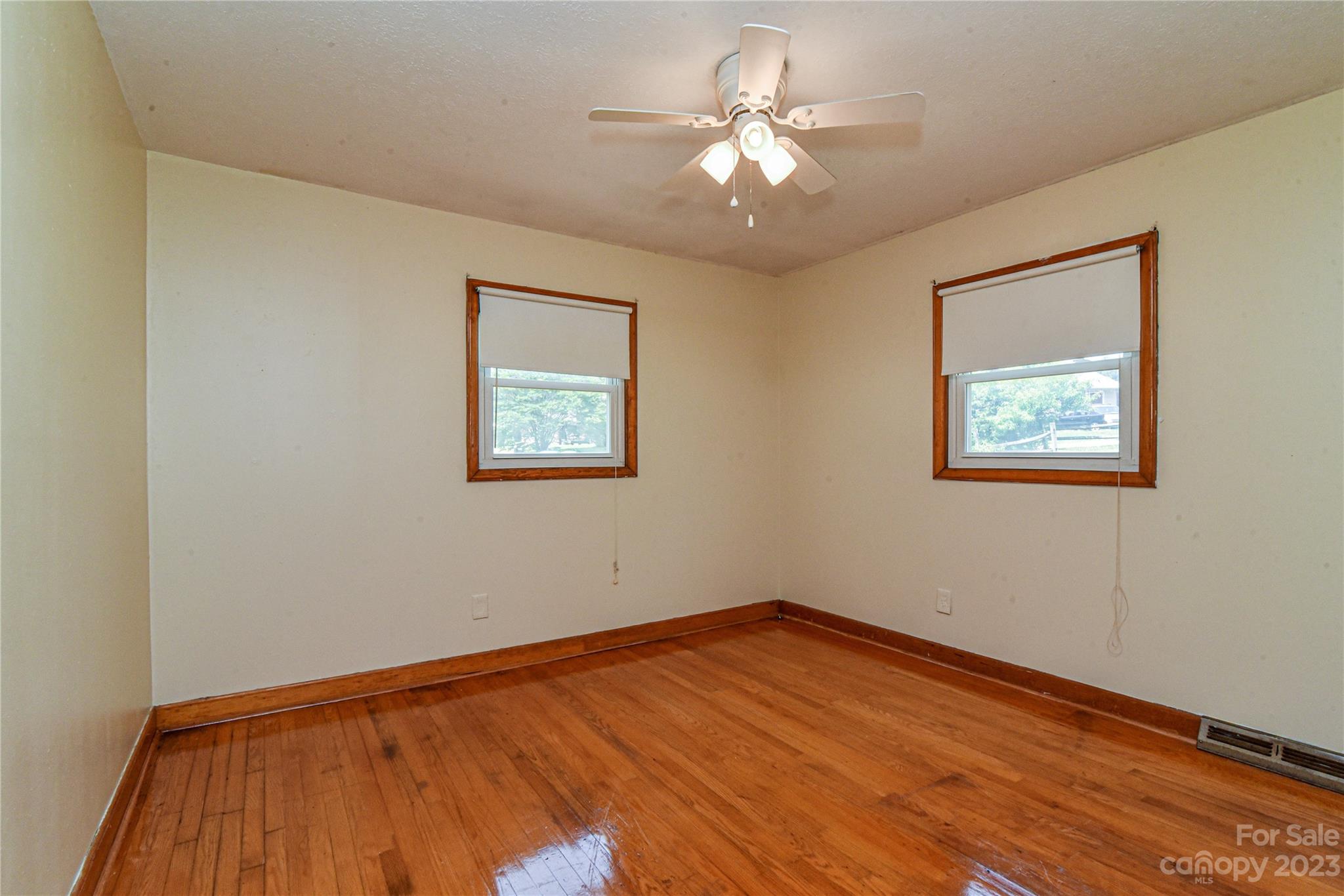 23 Holbrook Road Candler NC 28715
