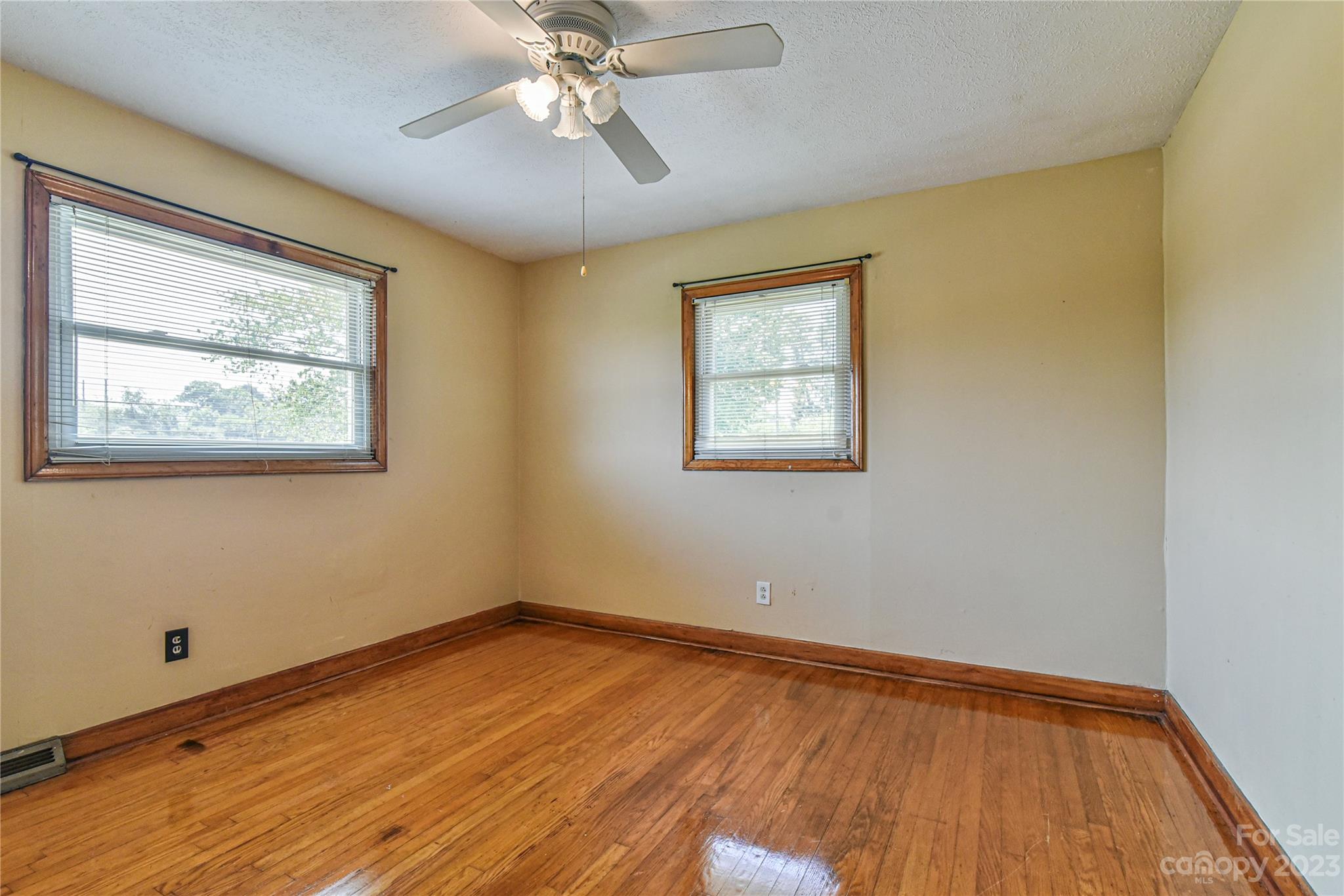 23 Holbrook Road Candler NC 28715