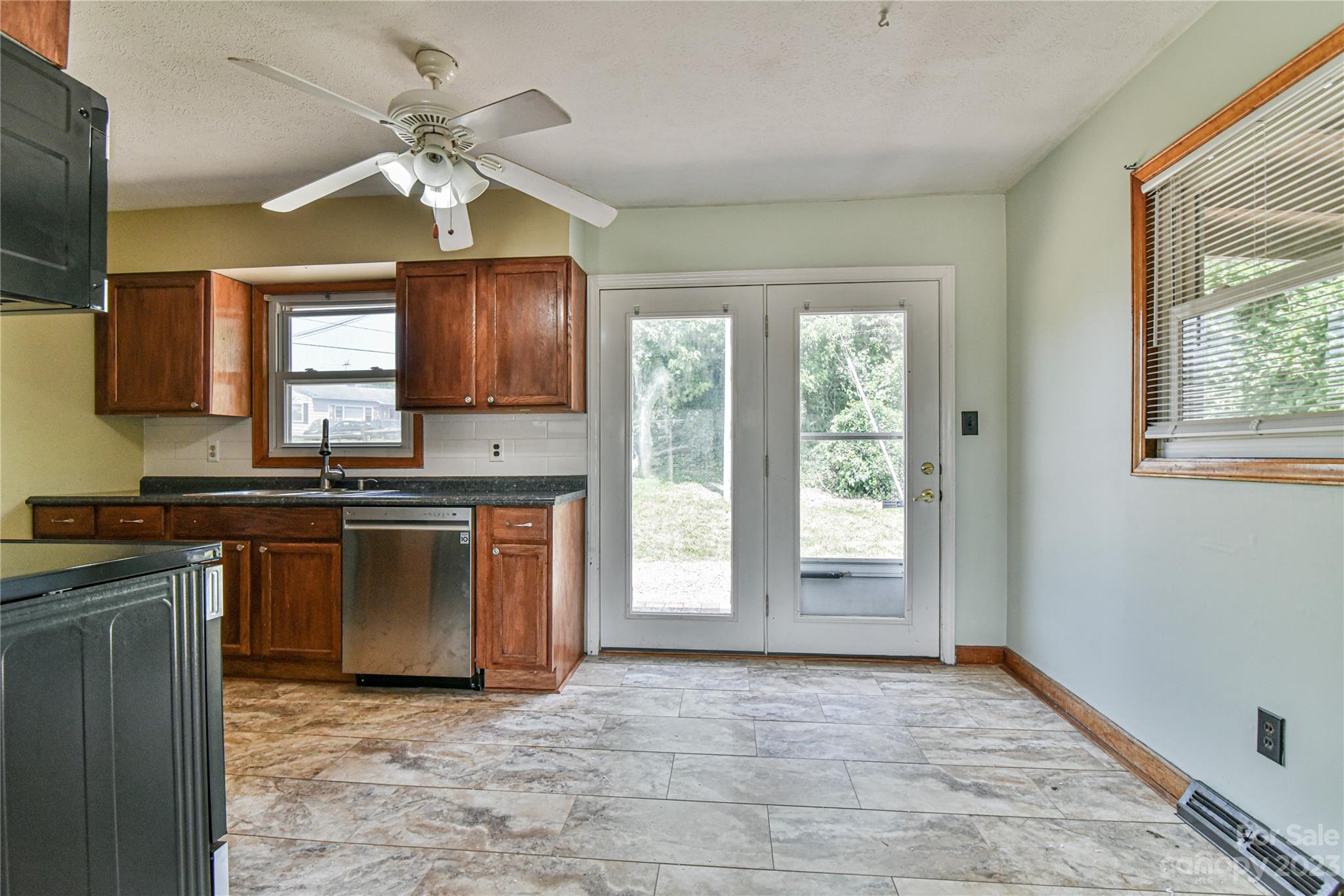 23 Holbrook Road Candler NC 28715