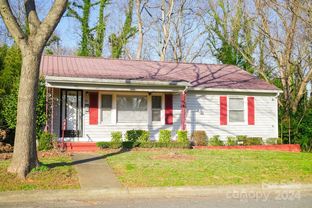123 21st Avenue NE Hickory NC 28601