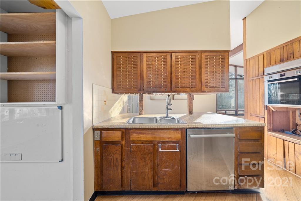 68 W Oakview Road Asheville NC 28806