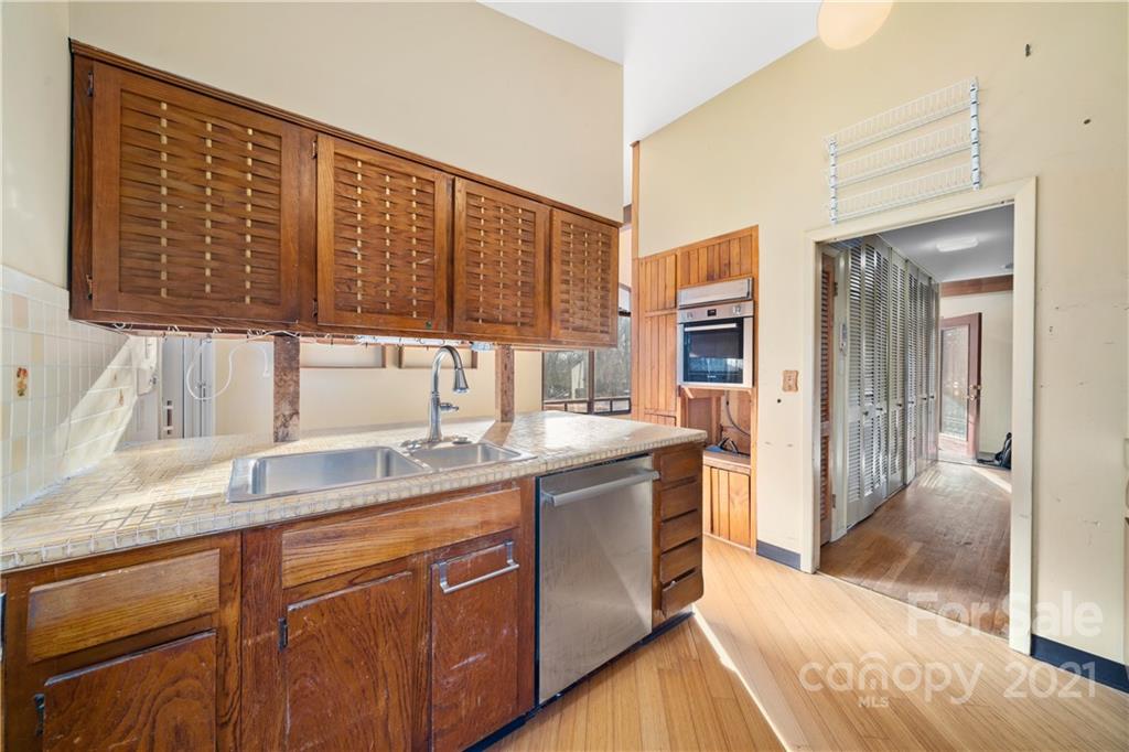 68 W Oakview Road Asheville NC 28806