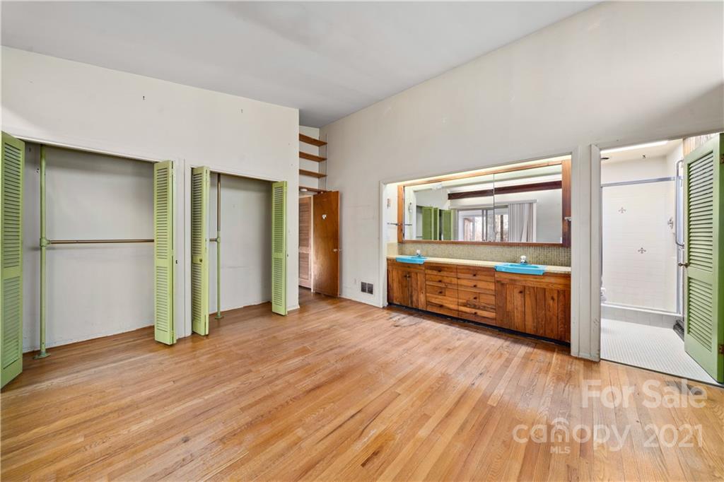 68 W Oakview Road Asheville NC 28806