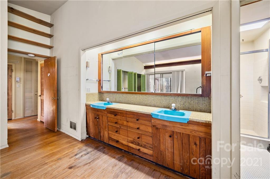 68 W Oakview Road Asheville NC 28806