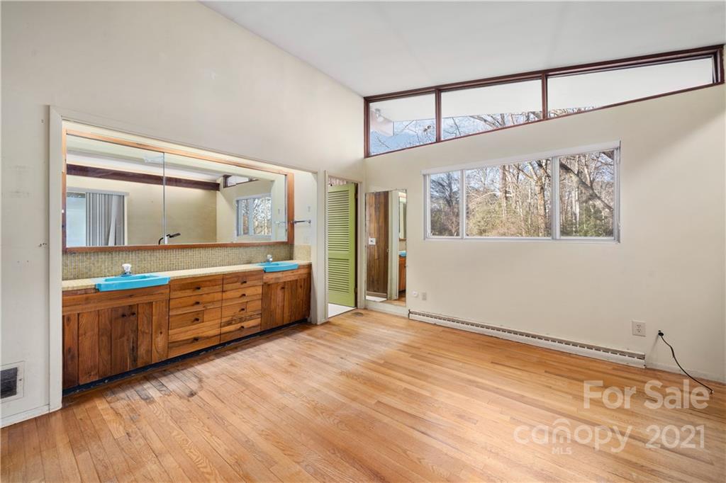 68 W Oakview Road Asheville NC 28806