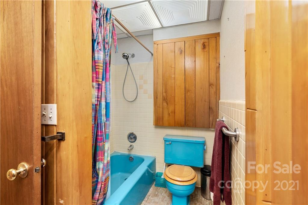 68 W Oakview Road Asheville NC 28806