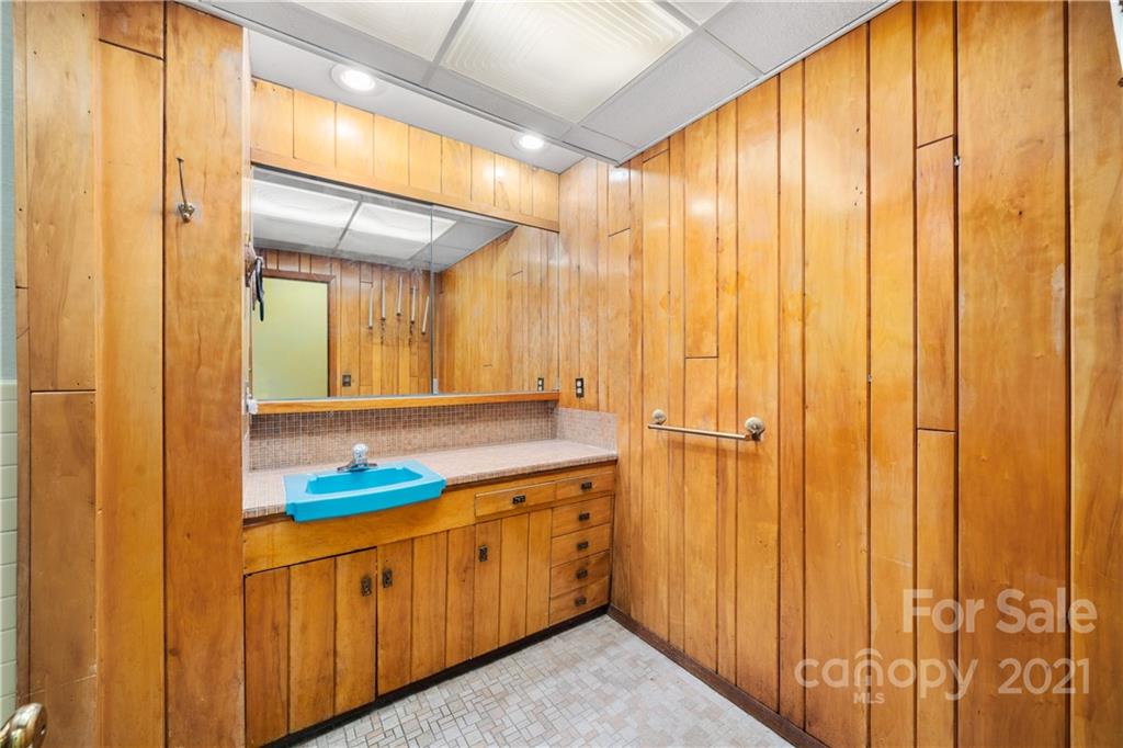 68 W Oakview Road Asheville NC 28806