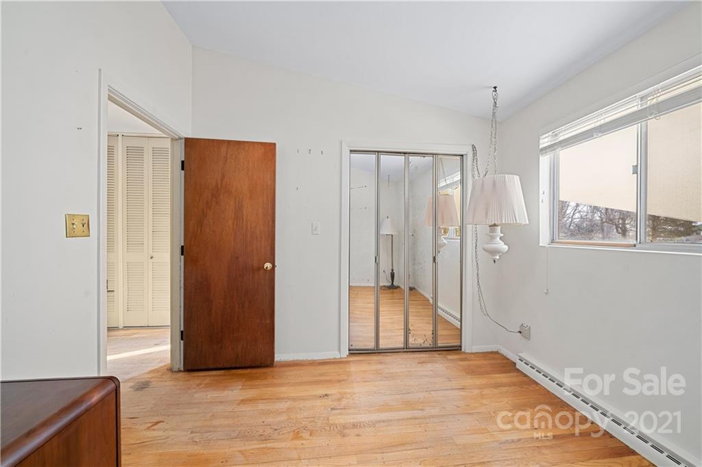 68 W Oakview Road Asheville NC 28806