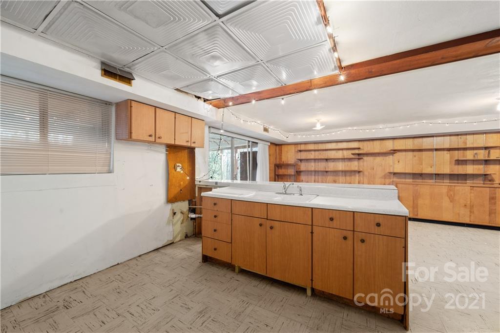 68 W Oakview Road Asheville NC 28806
