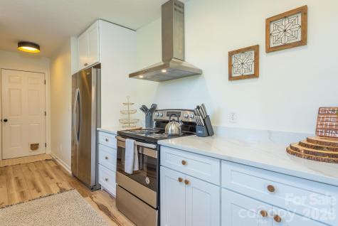 18 Garrison Road Weaverville NC 28787