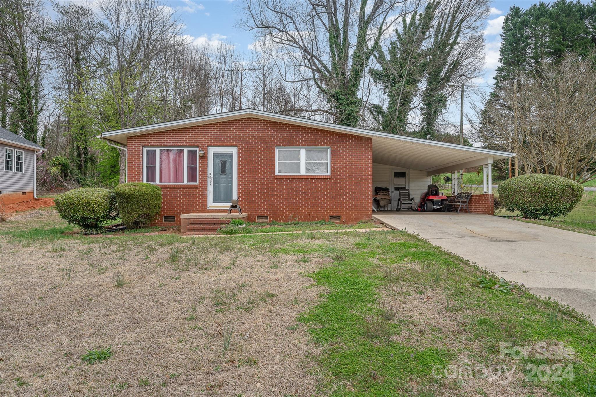 819 S Caldwell Avenue Newton NC 28658