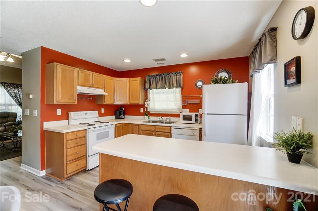 1719 Forest Side Lane Charlotte NC 28213