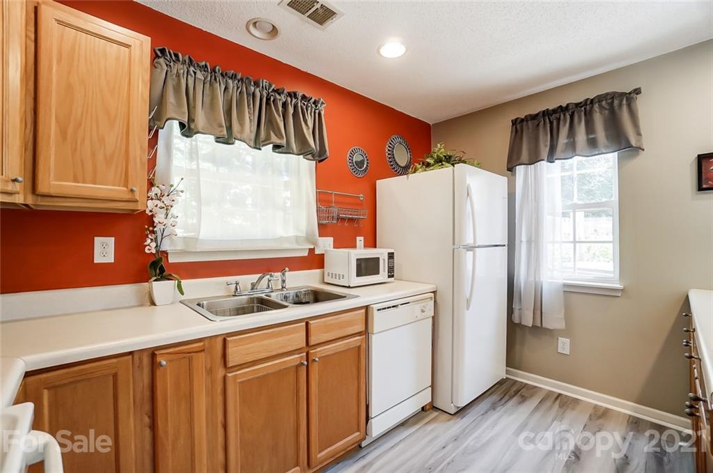 1719 Forest Side Lane Charlotte NC 28213