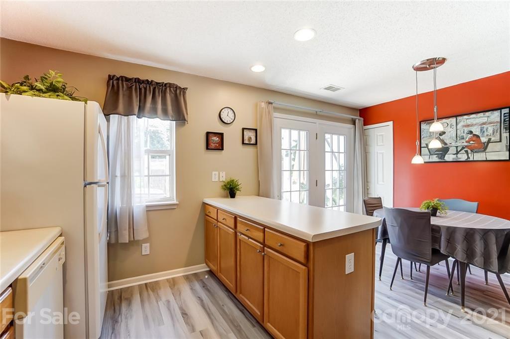 1719 Forest Side Lane Charlotte NC 28213