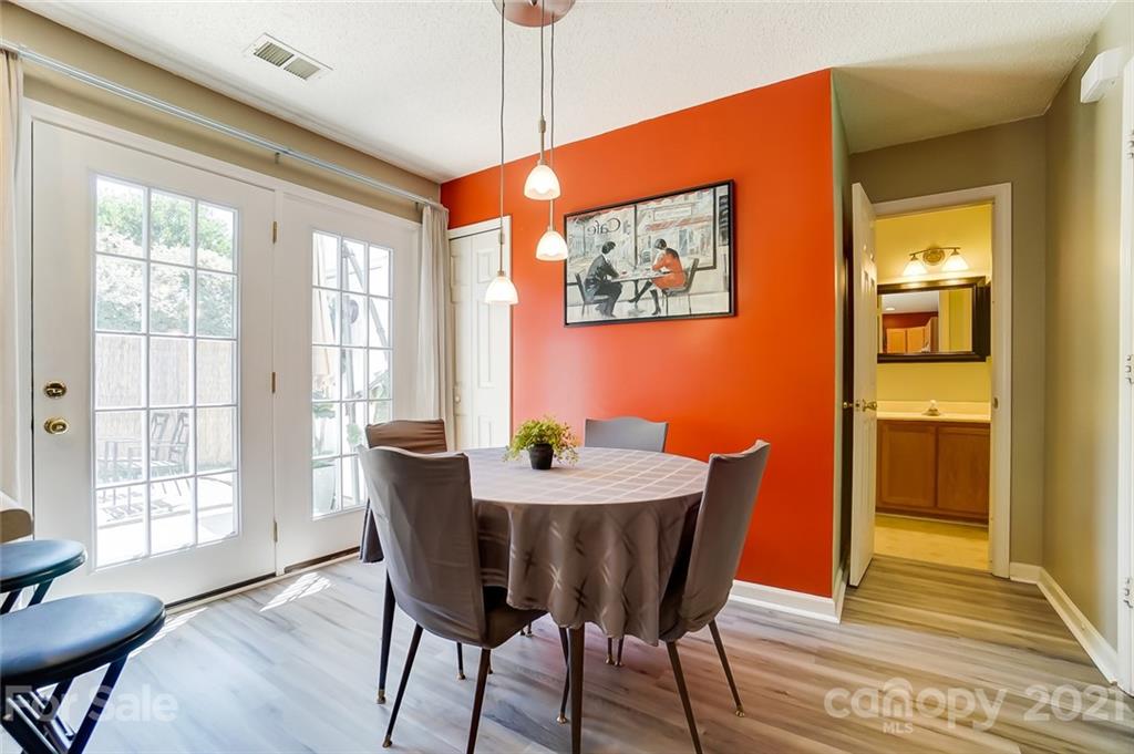 1719 Forest Side Lane Charlotte NC 28213