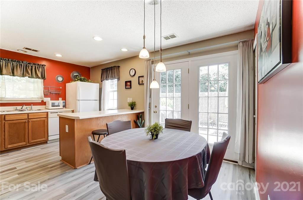 1719 Forest Side Lane Charlotte NC 28213