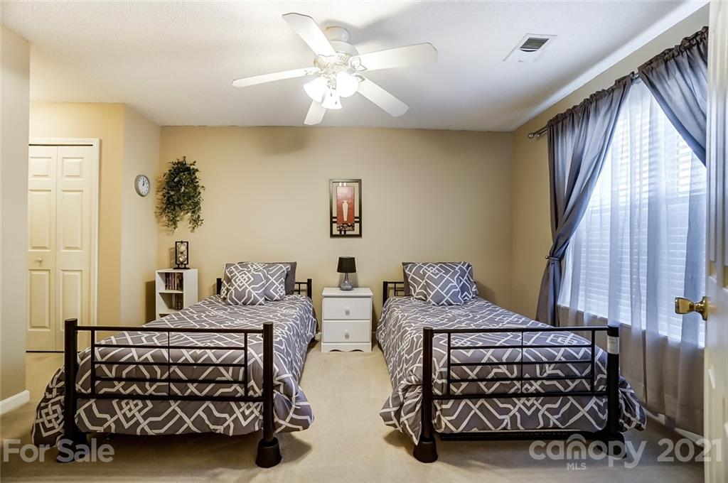 1719 Forest Side Lane Charlotte NC 28213