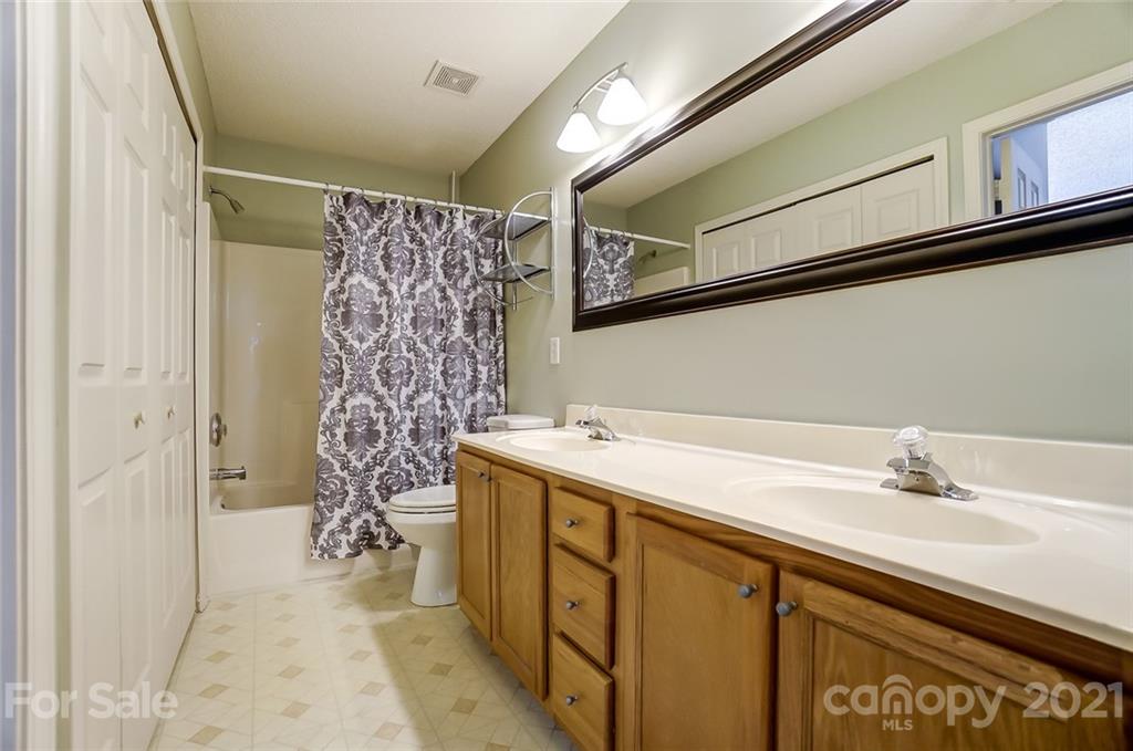 1719 Forest Side Lane Charlotte NC 28213