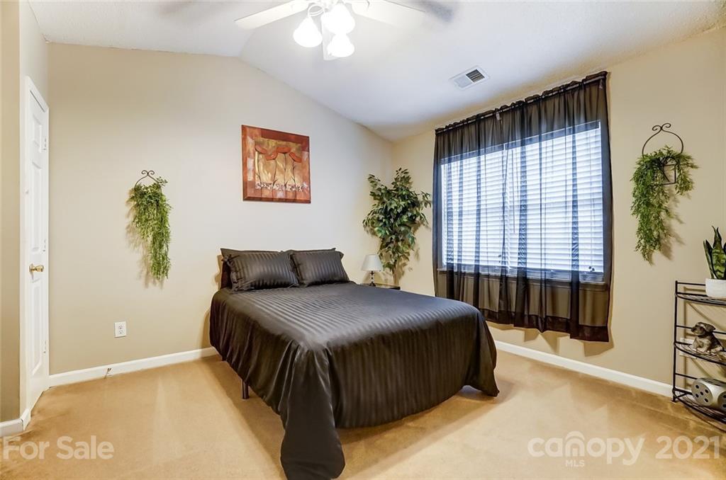 1719 Forest Side Lane Charlotte NC 28213