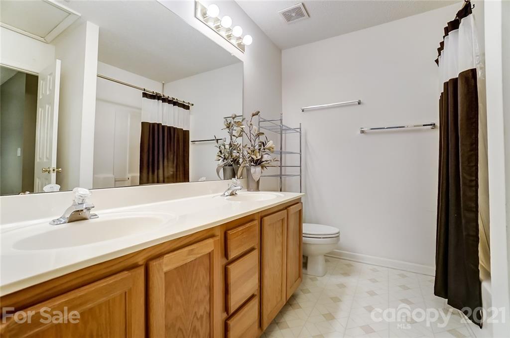 1719 Forest Side Lane Charlotte NC 28213