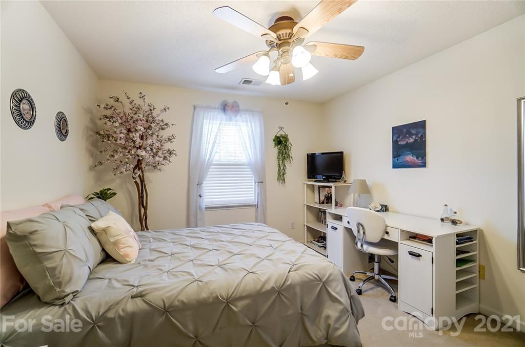1719 Forest Side Lane Charlotte NC 28213