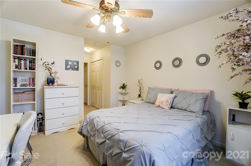 1719 Forest Side Lane Charlotte NC 28213