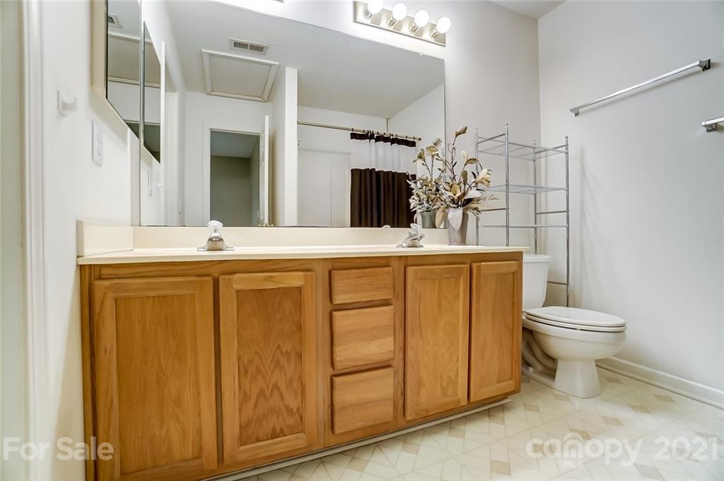 1719 Forest Side Lane Charlotte NC 28213