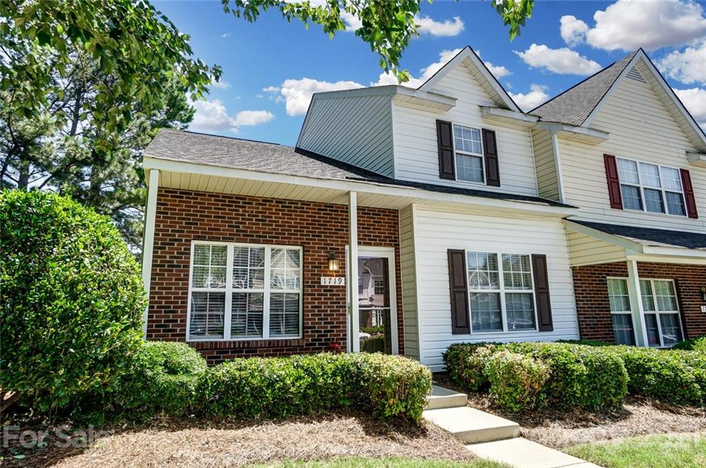 1719 Forest Side Lane Charlotte NC 28213