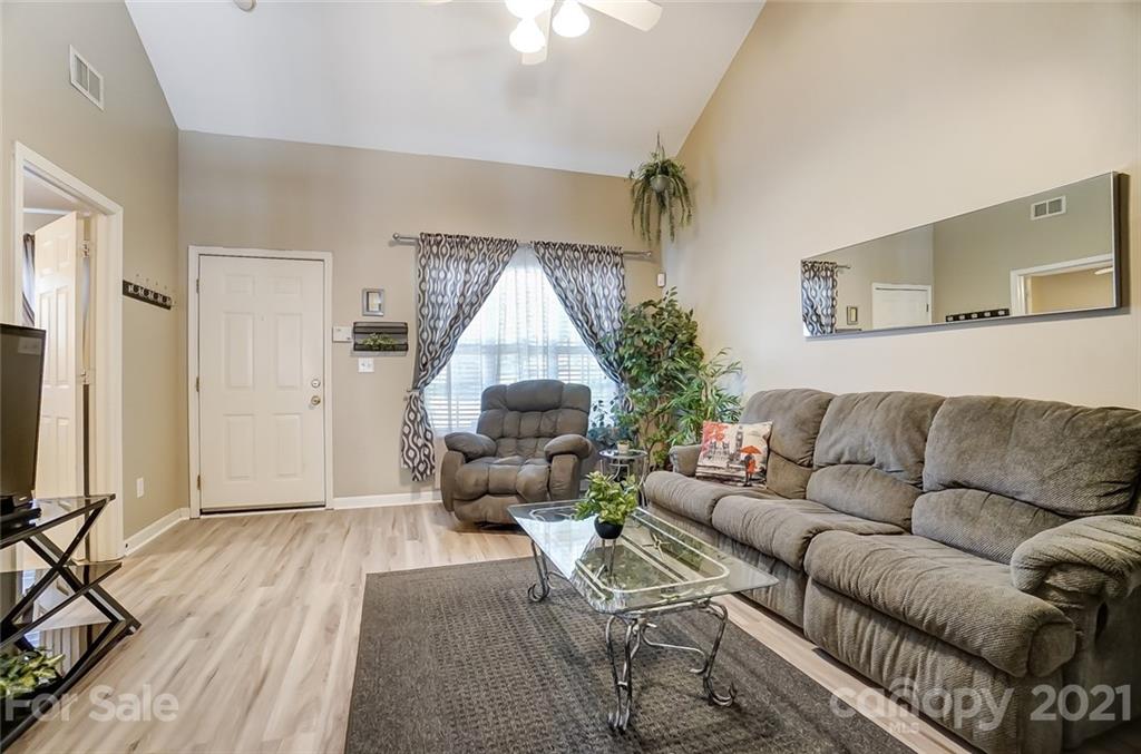 1719 Forest Side Lane Charlotte NC 28213