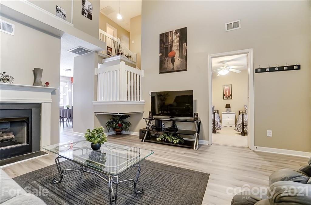 1719 Forest Side Lane Charlotte NC 28213