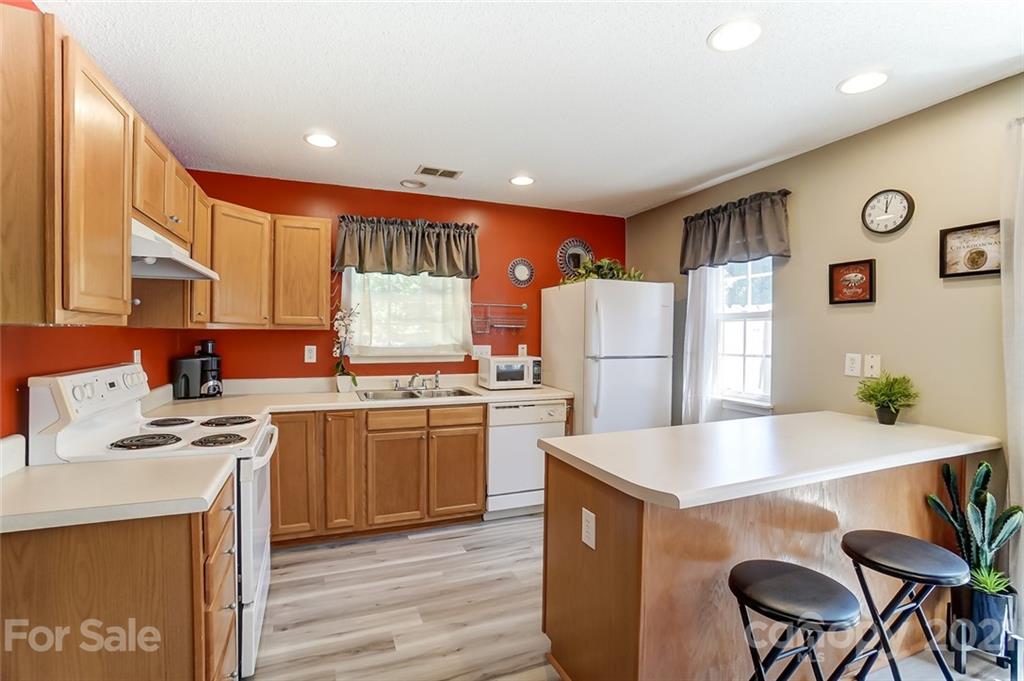 1719 Forest Side Lane Charlotte NC 28213