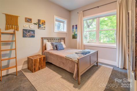 42 Salola Street Asheville NC 28806