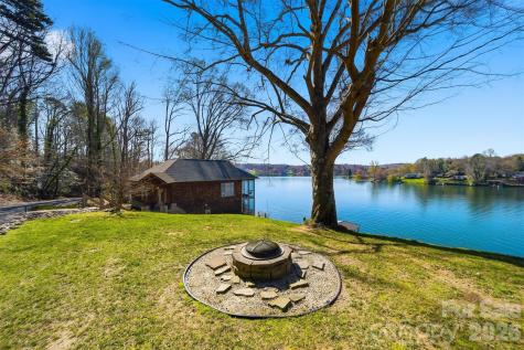 152 Bridge Pointe Lane Hickory NC 28601