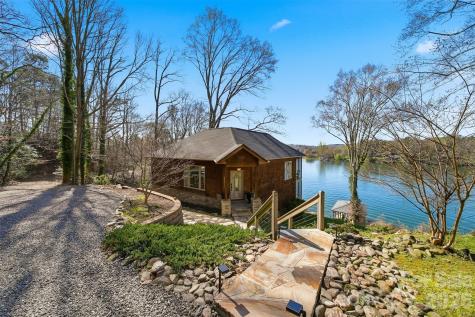 152 Bridge Pointe Lane Hickory NC 28601