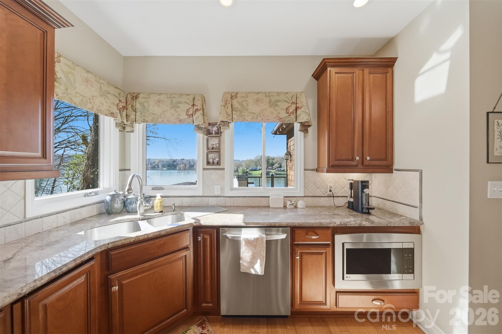 152 Bridge Pointe Lane Hickory NC 28601